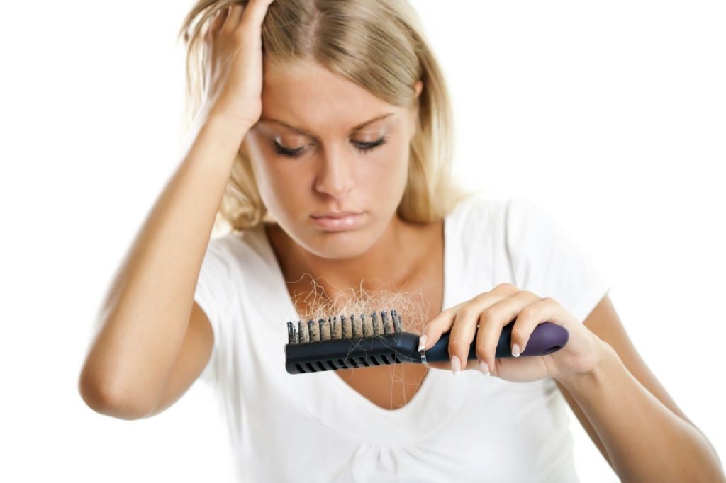 Uno de los sintomas del lupus es la perdida del cabello junto con otros como la fiebre o la fatiga