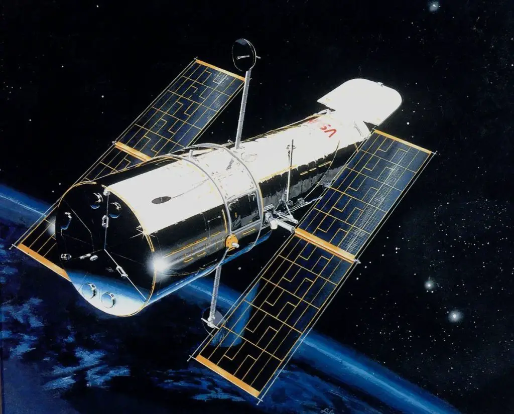 El telescopio espacial Hubble orbita en el exterior de la atmósfera de nuestro planeta