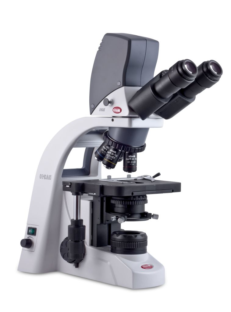 El microscopio focaliza su atencion en un punto muy cercano mientras que el telescopio hace lo contrario