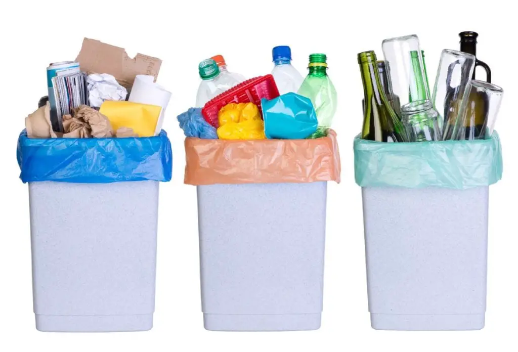 El primer paso del proceso de reciclaje es la clasificacion de los envases