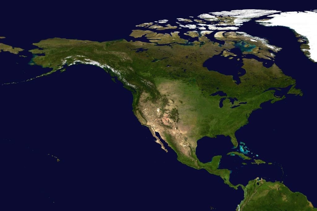 El continente norteamericano visto desde arriba, en toda su extension y rodeado por los diferentes oceanos