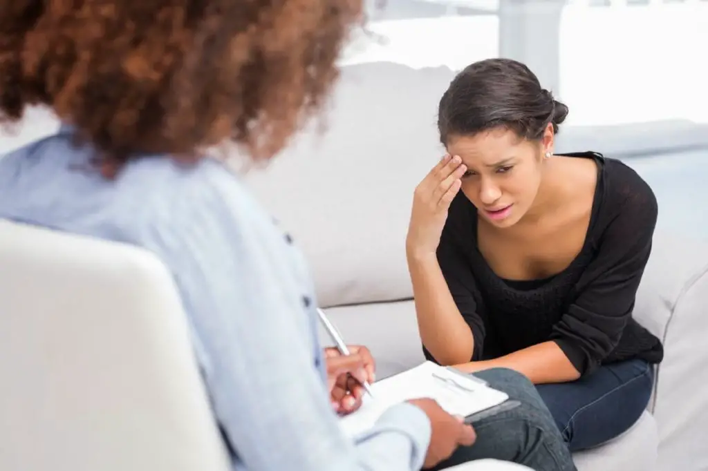 La psicoterapia puede ayudar al paciente a enfrentarse al problema y a sus temores