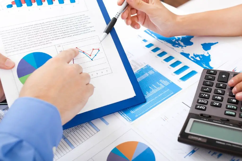 Los informes tanto internos como externos deben seguir los principios de contabilidad generalmente aceptados 