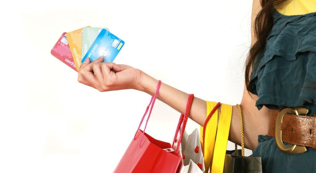 La tarjeta de credito permite realizar compras de manera comoda, facil y rapida