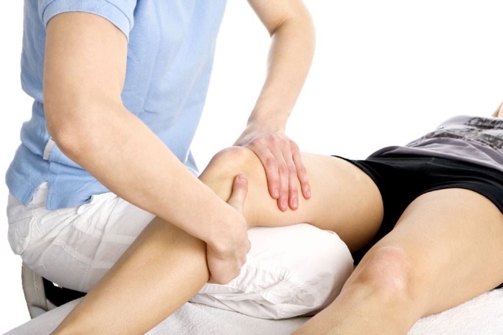El fisioterapeuta esta especializado en el tratamiento de musculos y articulaciones