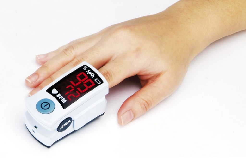 El pulsioximetro se encarga de medir el oxigeno en la sangre