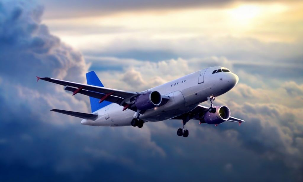 distintas compañías de avión tienen diversas normas sobre los dispositivos y aparatos electrónicos