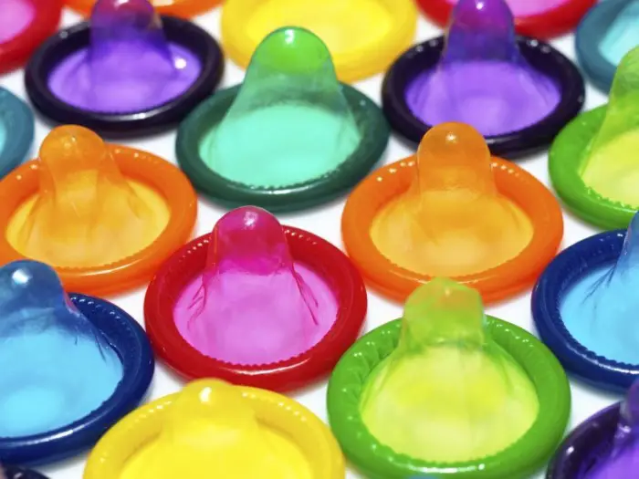 Los condones se eluminaran de diferentes colores dependiendo de la enfermedad que padezca el portador.jpg.jpg