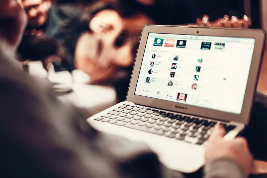 como funciona un hosting