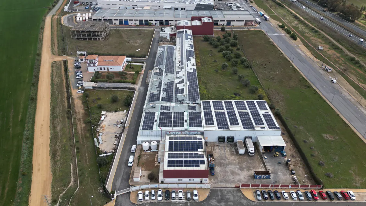 Instalación autoconsumo fotovoltaico de Inés Rosales realizada por Quantica