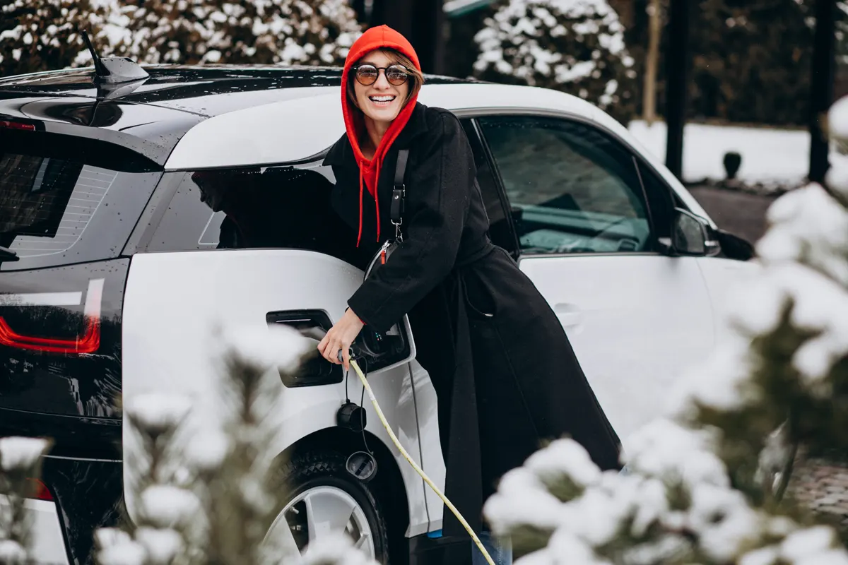 coche eléctrico en invierno