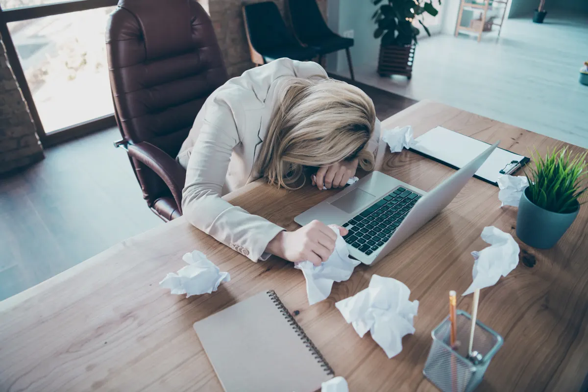 como prevenir el agotamiento en el trabajo