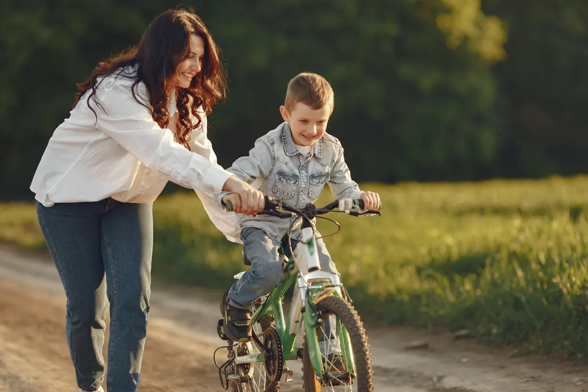 enseñar a montar en bici a tus hijos