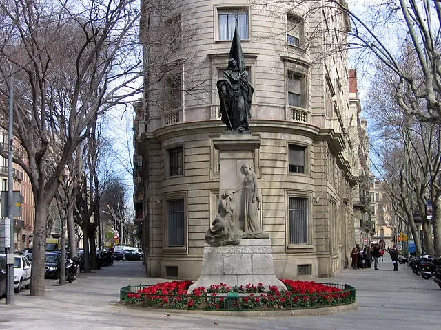 estatua de Rafael Casonova en Barcelona