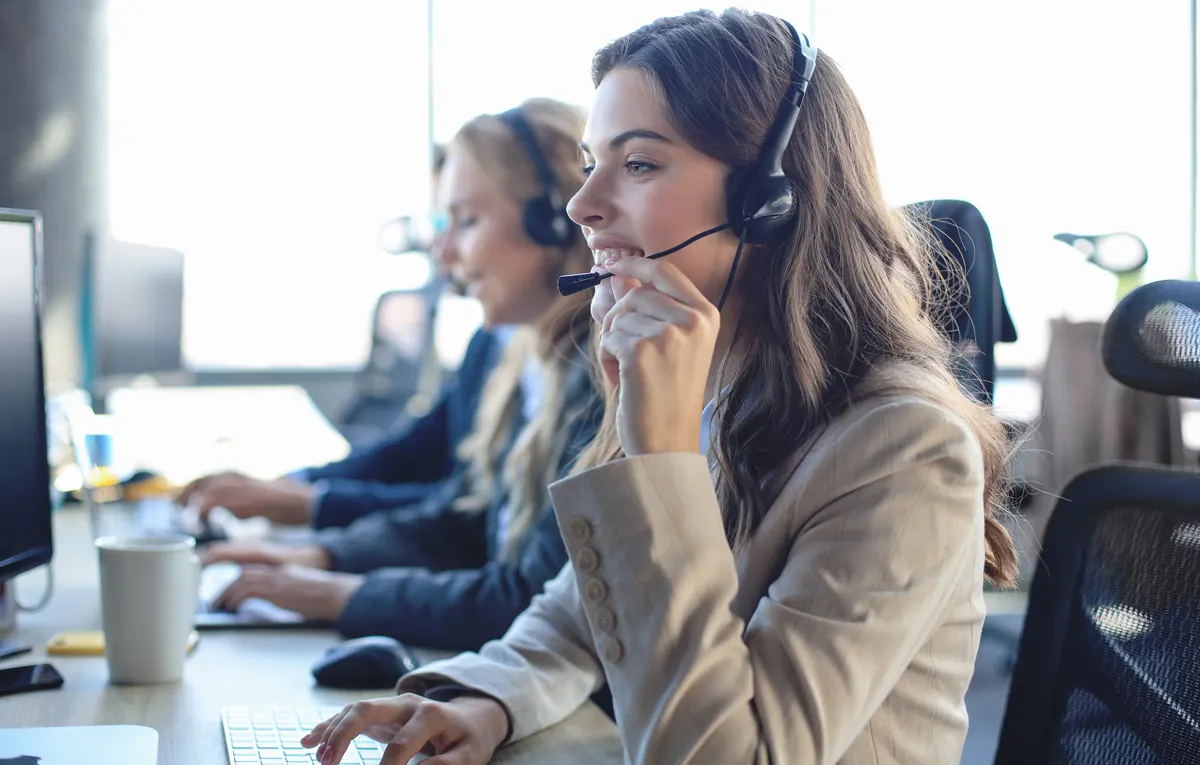 operadora atención al cliente